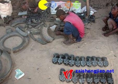 非洲的兄弟用废旧轮胎制作凉拖出售